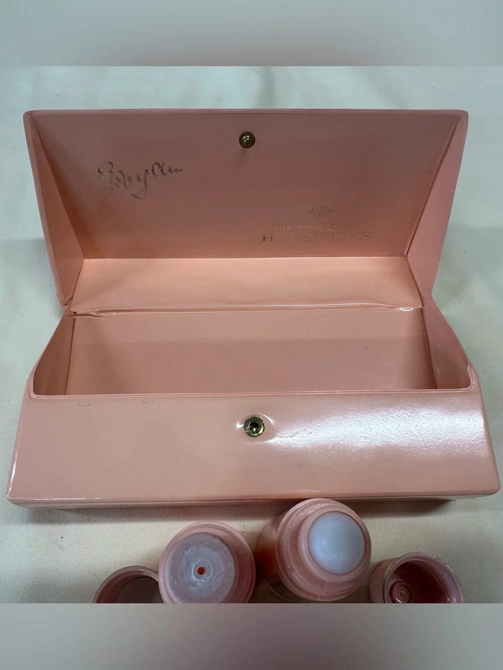 1960’s The Traveling Baroness beauty kit